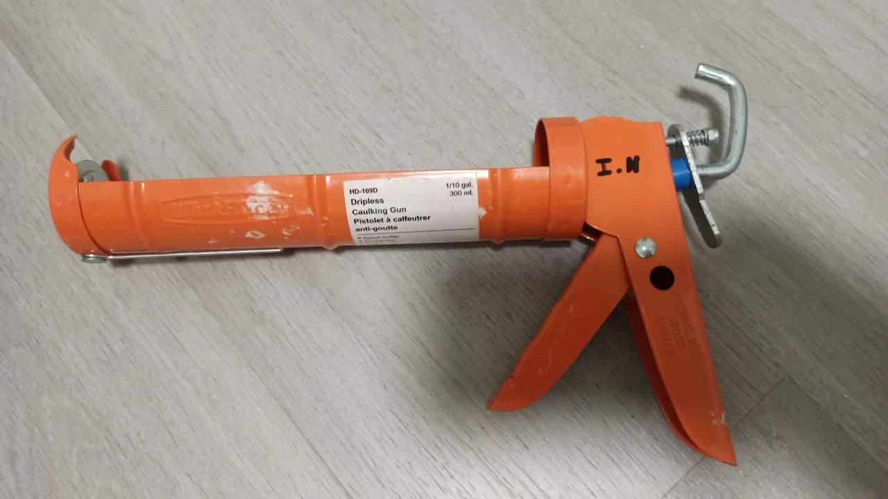 Steel Half-Open Caulking / Sealant Gun thumbnail