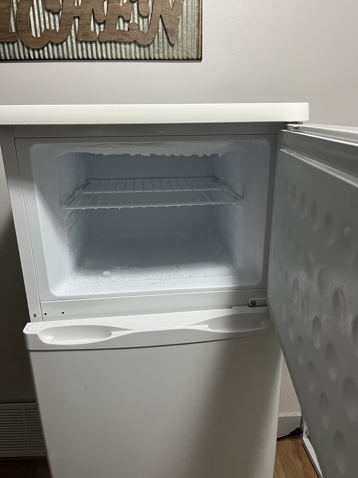 Danby Compact Refrigerator - photo 3