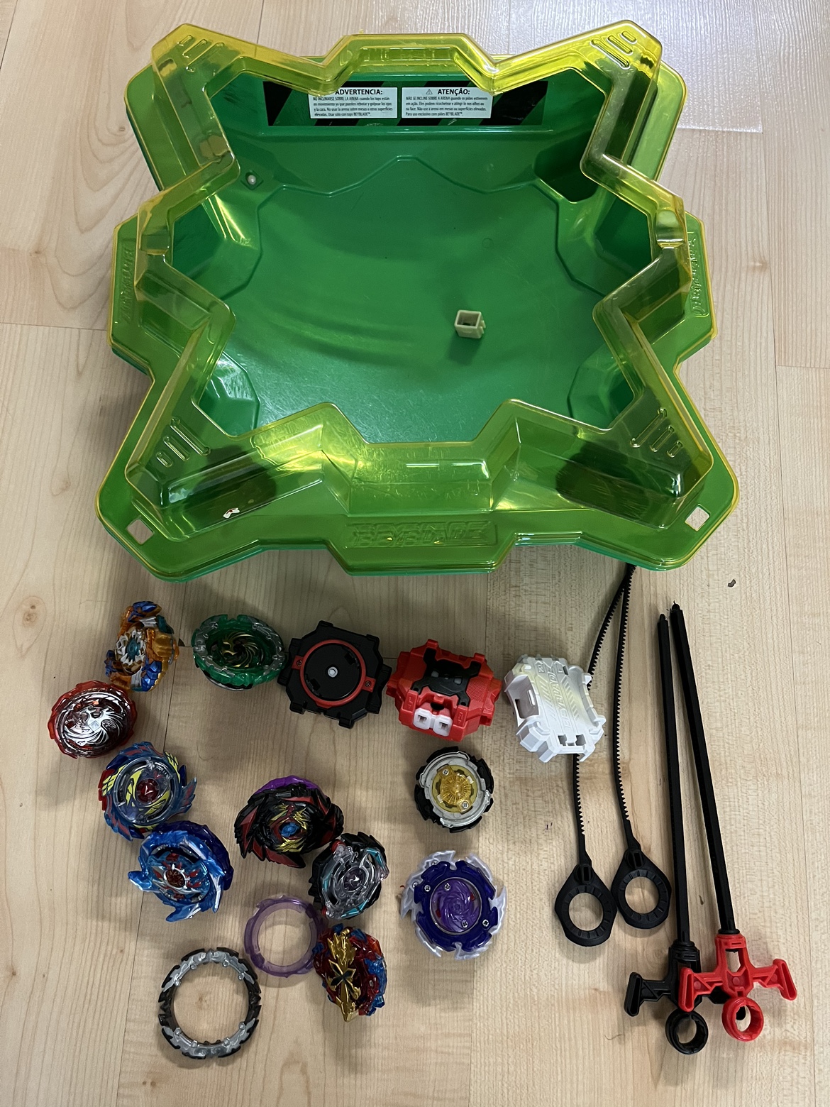 Beyblade Burst Arena & 10 Beyblades