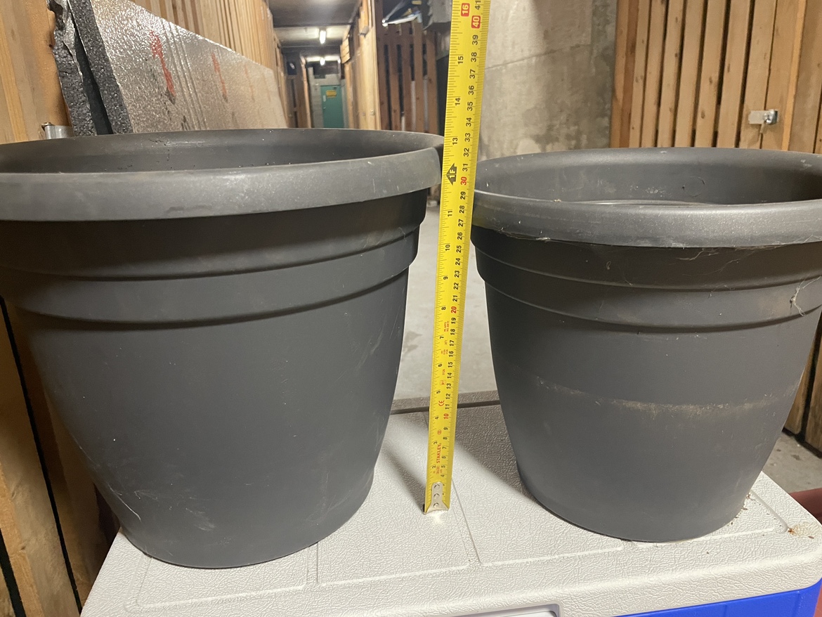 Various plastic garden pots - photo 3