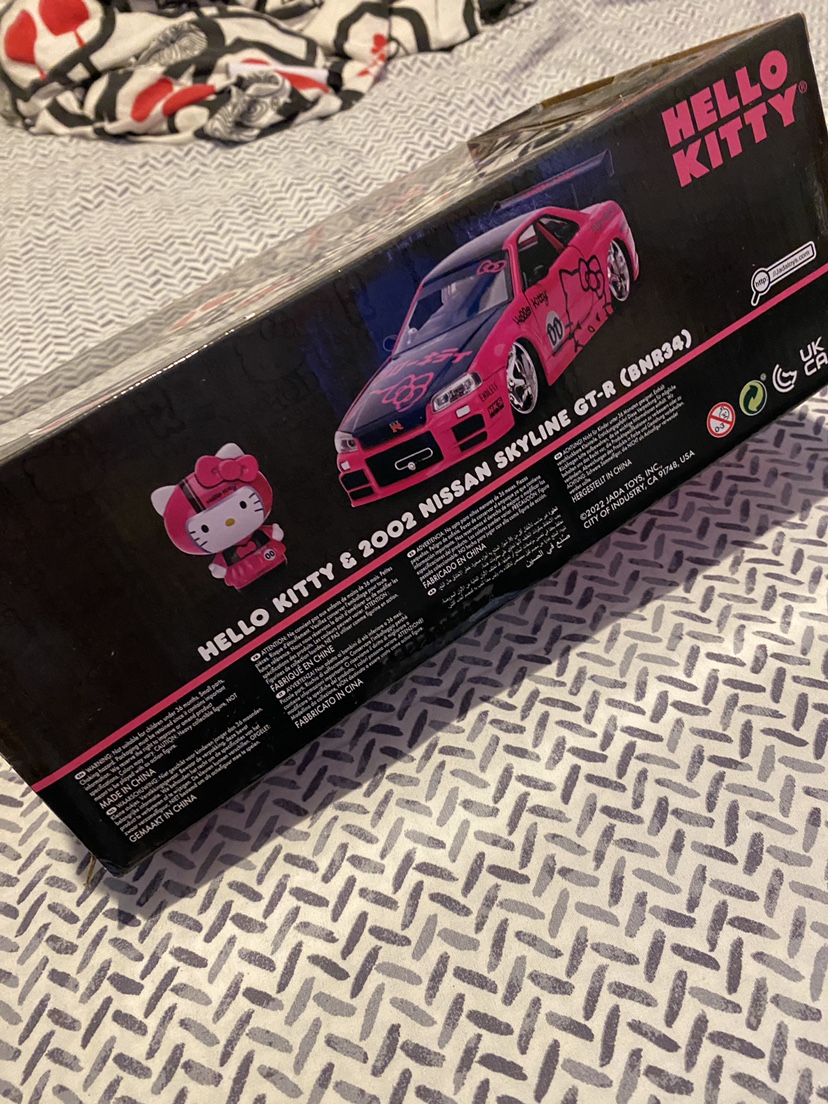 Hello Kitty & Nissan Skyline GT-R - photo 2