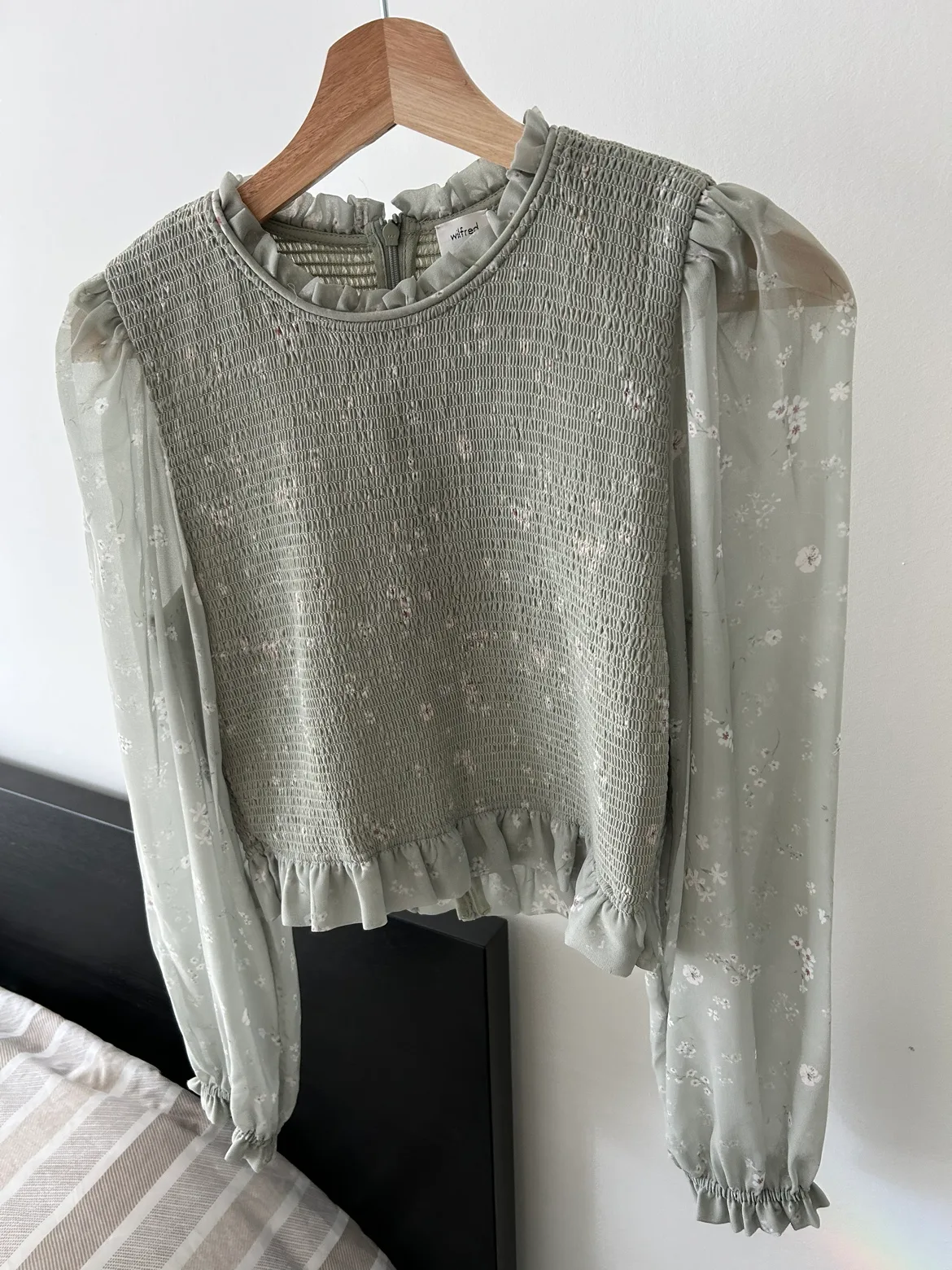 Aritzia Wilfred Tempest Blouse in Pastel Sage Green size M thumbnail
