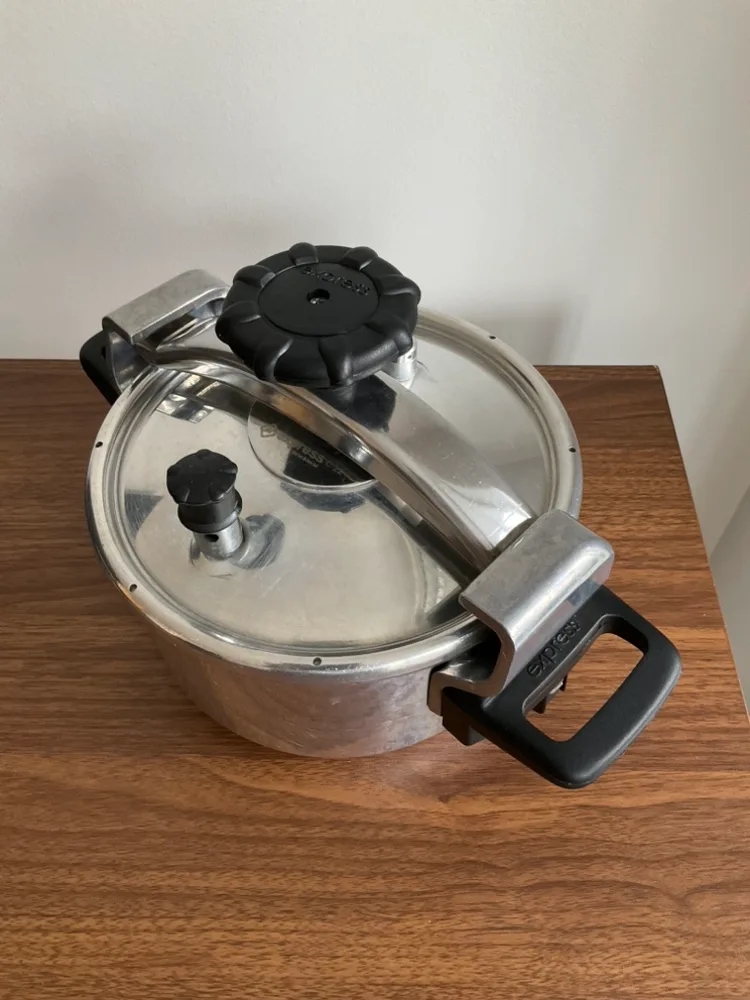 Pressure Cooker 3L thumbnail