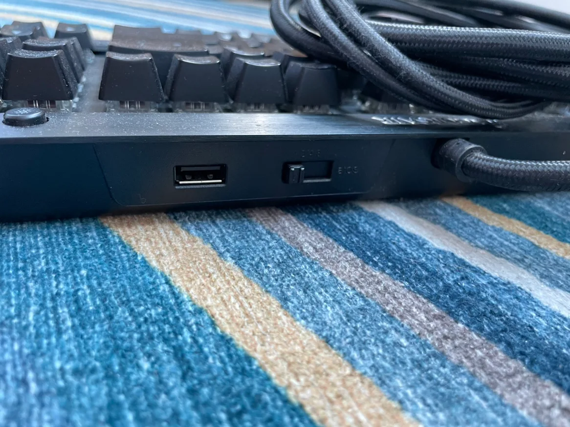 Corsair K70 RGB Mechanical Keyboard image indicator(2)