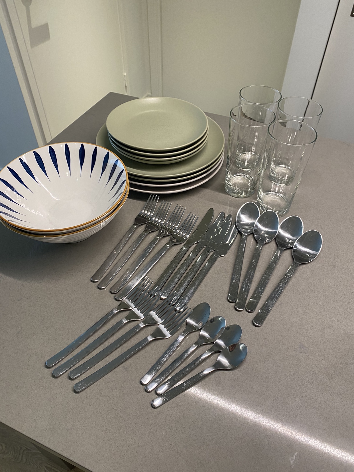 34-Pieces Dinnerware Set