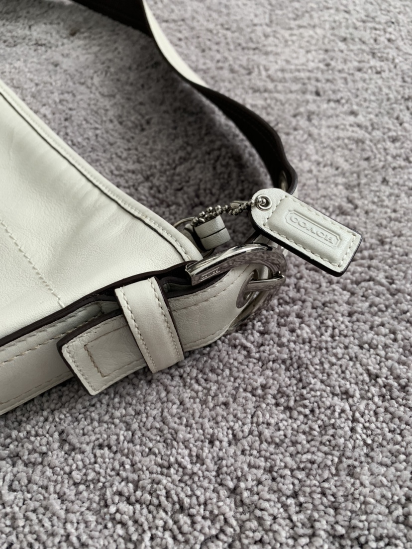 Coach White/Beige Leather Shoulder Bag - photo 2