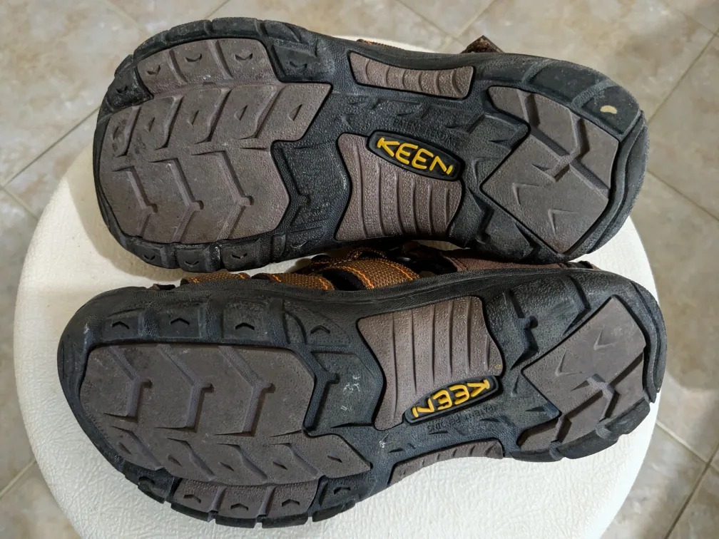 Keen Water Sandals You th Size 3 image indicator(2)