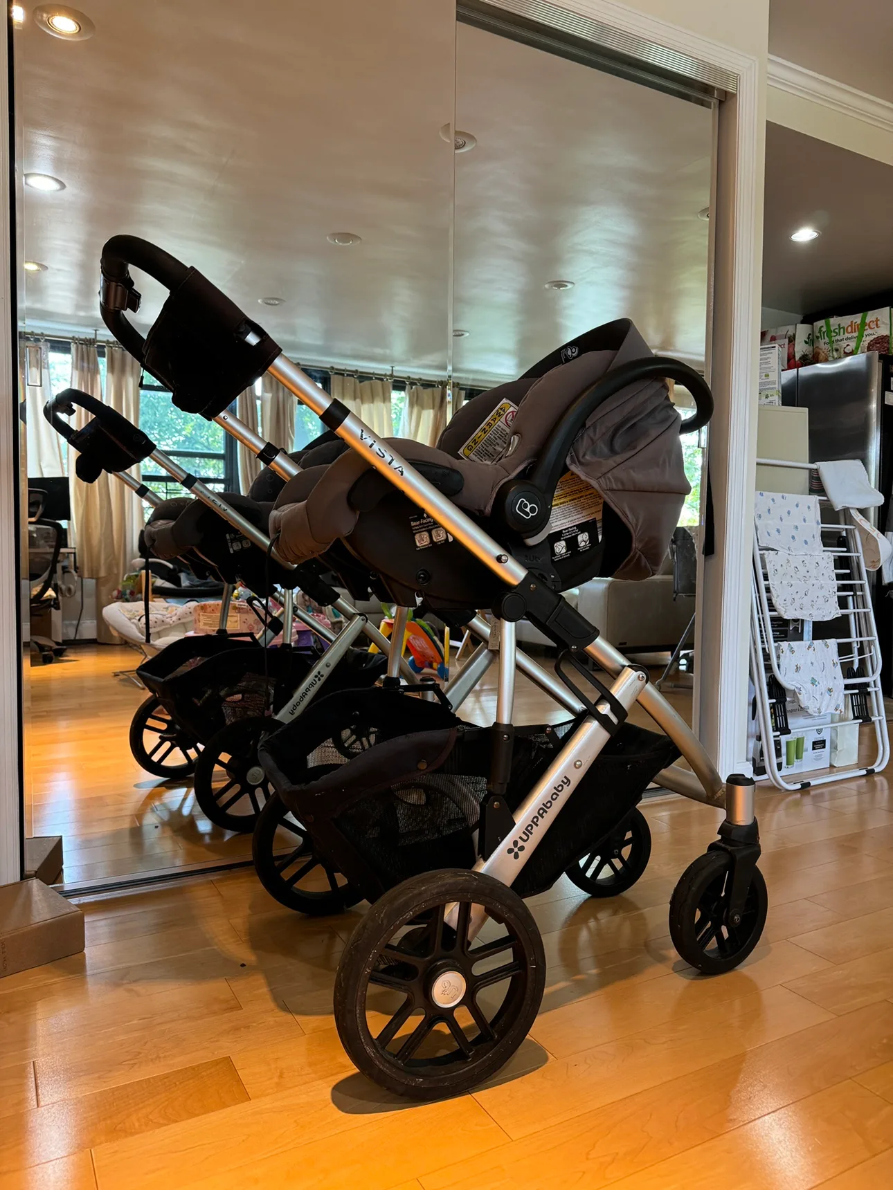 Uppababy Vista with MaxiCosi Carseat and base thumbnail