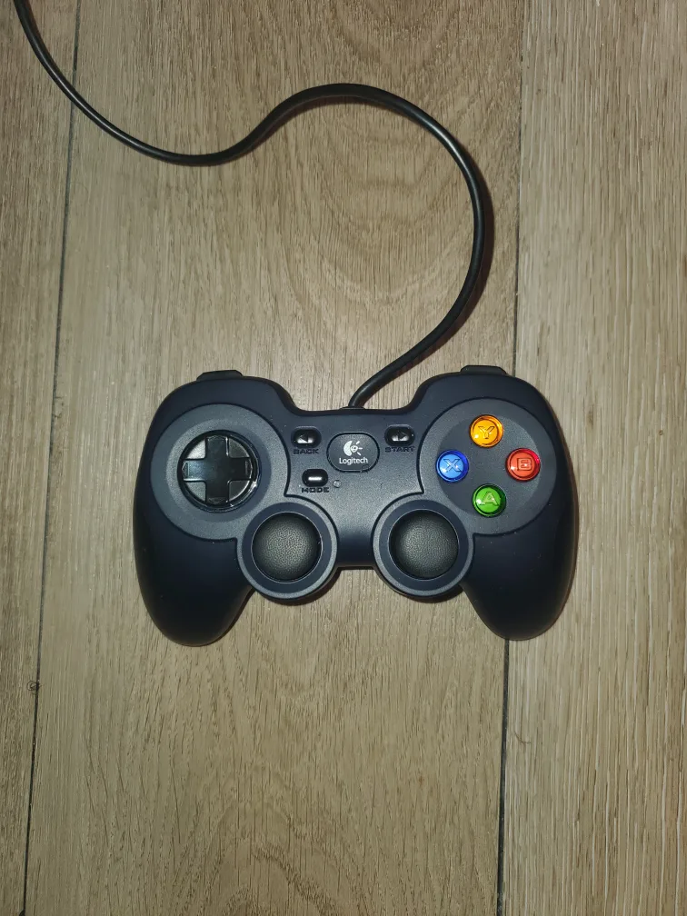 Logitech Wired Gamepad thumbnail
