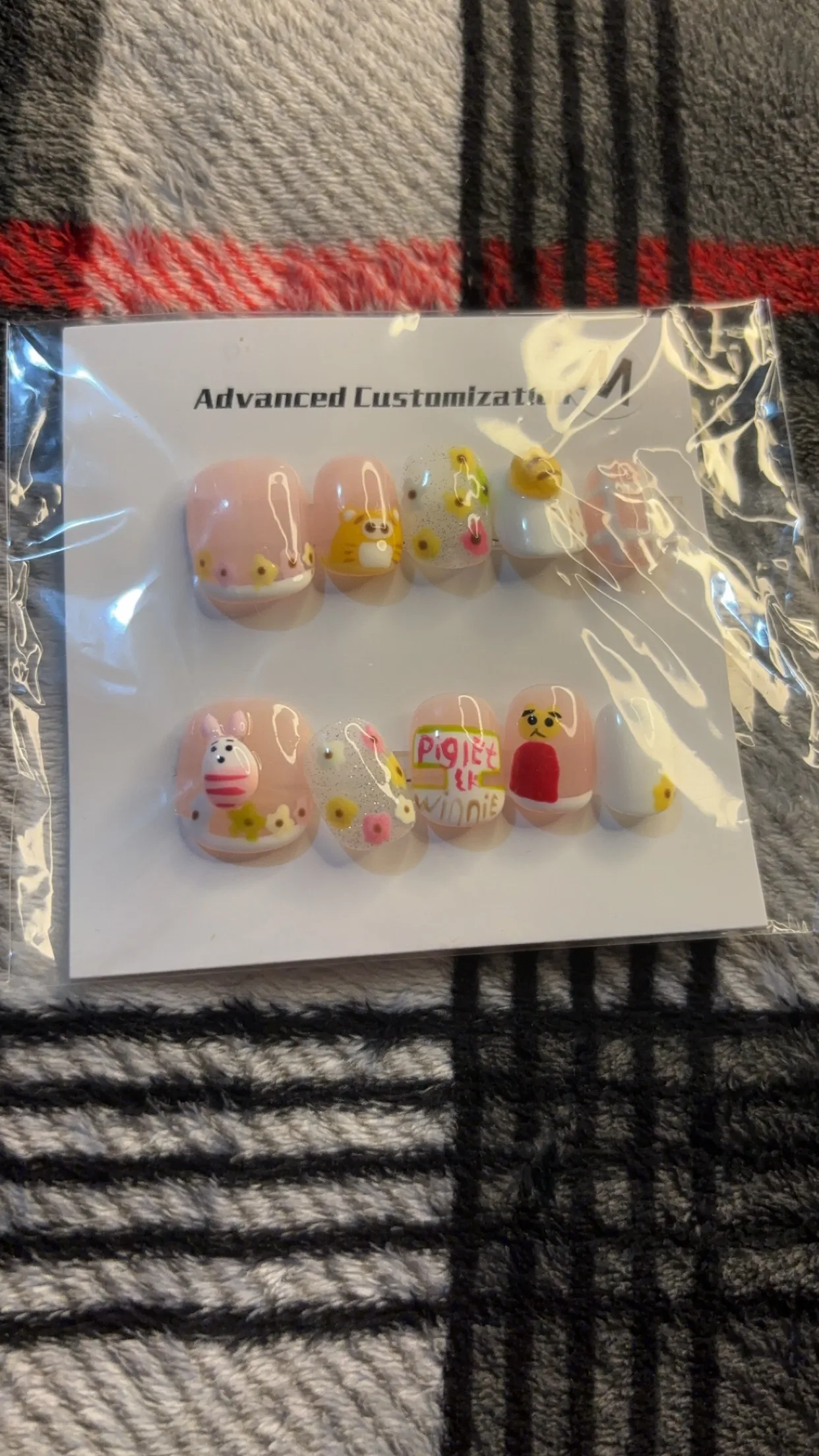 Winnie the Pooh Press-On Nails with Acces image indicator(2)