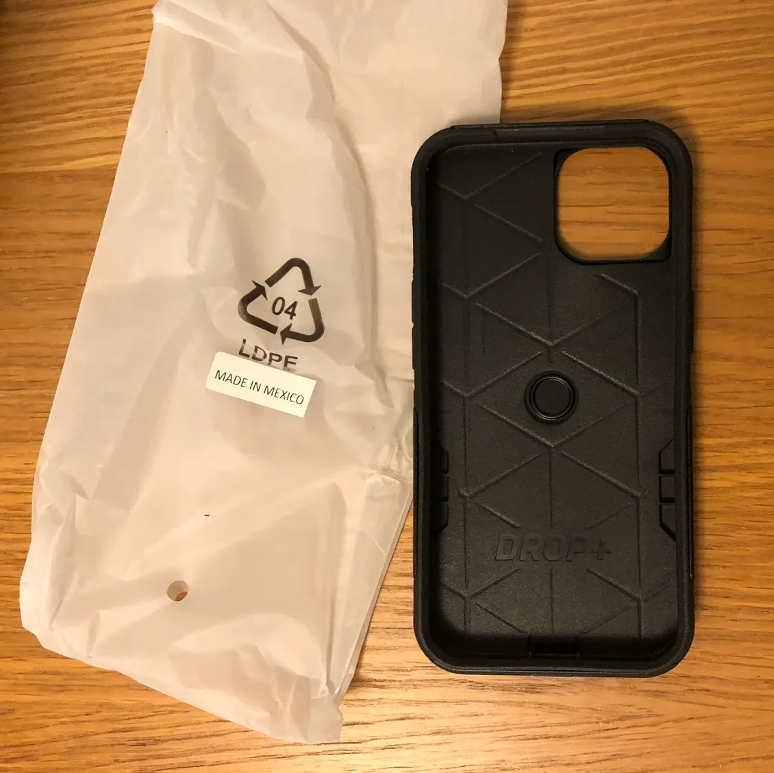 Otterbox Drop+ iPhone 14 Case image indicator(5)