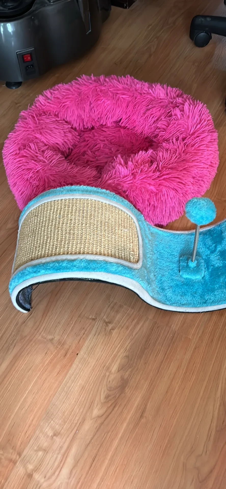 ❤️ Cat Bed with Scratching Post thumbnail