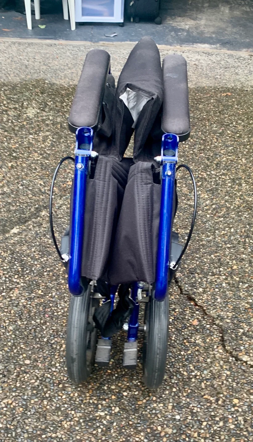 Drive Medical Blue Transport Wheelchair image indicator(6)