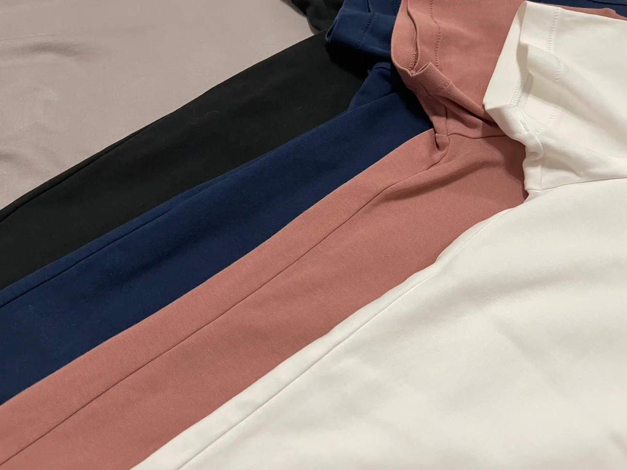 UNIQLO Women's Short Sleeve T-shirt image indicator(2)