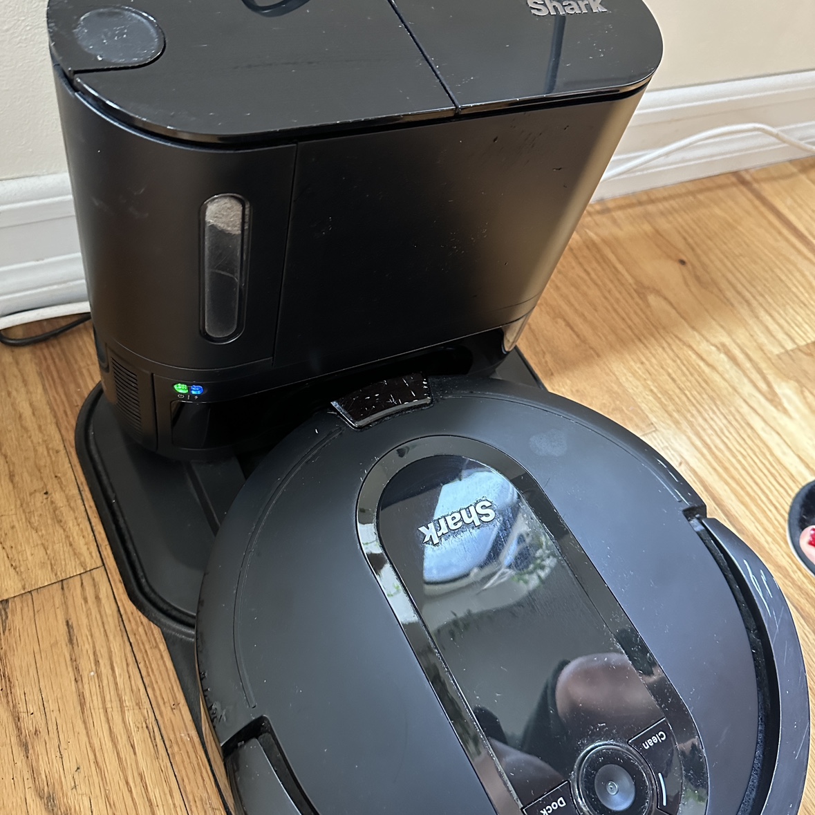 Shark IQ Robot Vacuum RV1100S1US with Base WiFi Compatible - photo 2