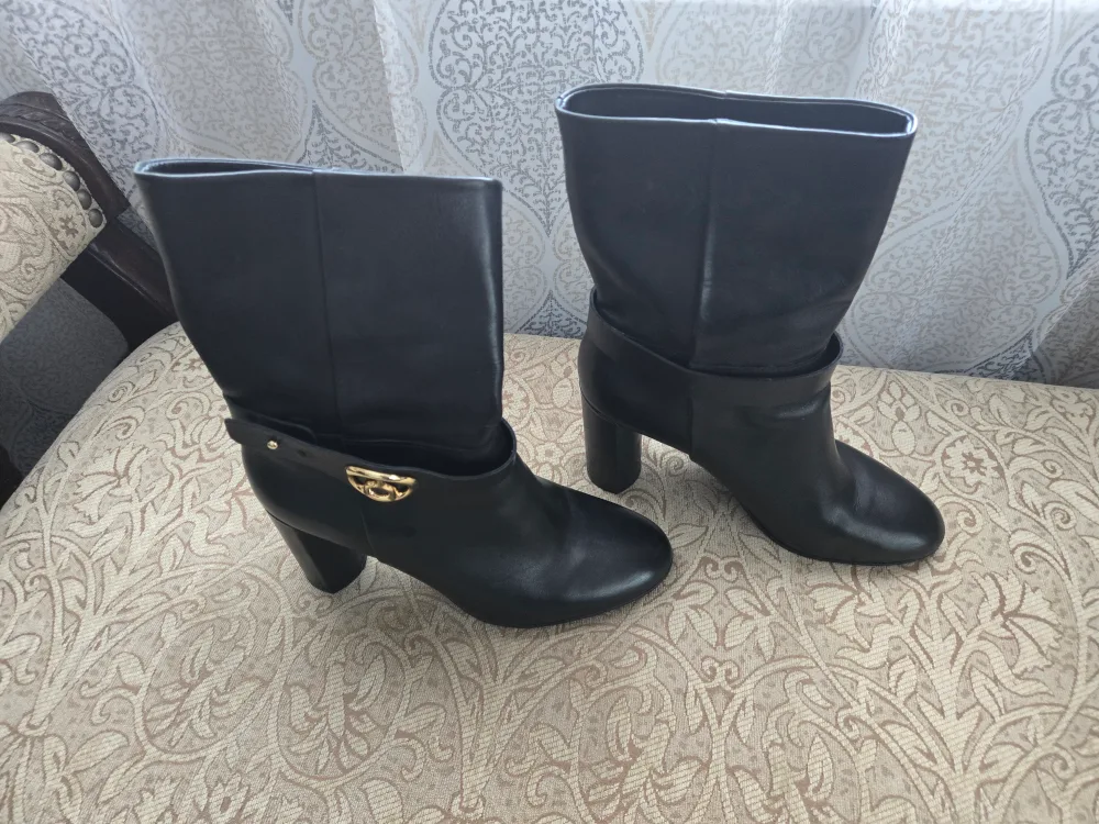 Winter dressed boots image indicator(3)