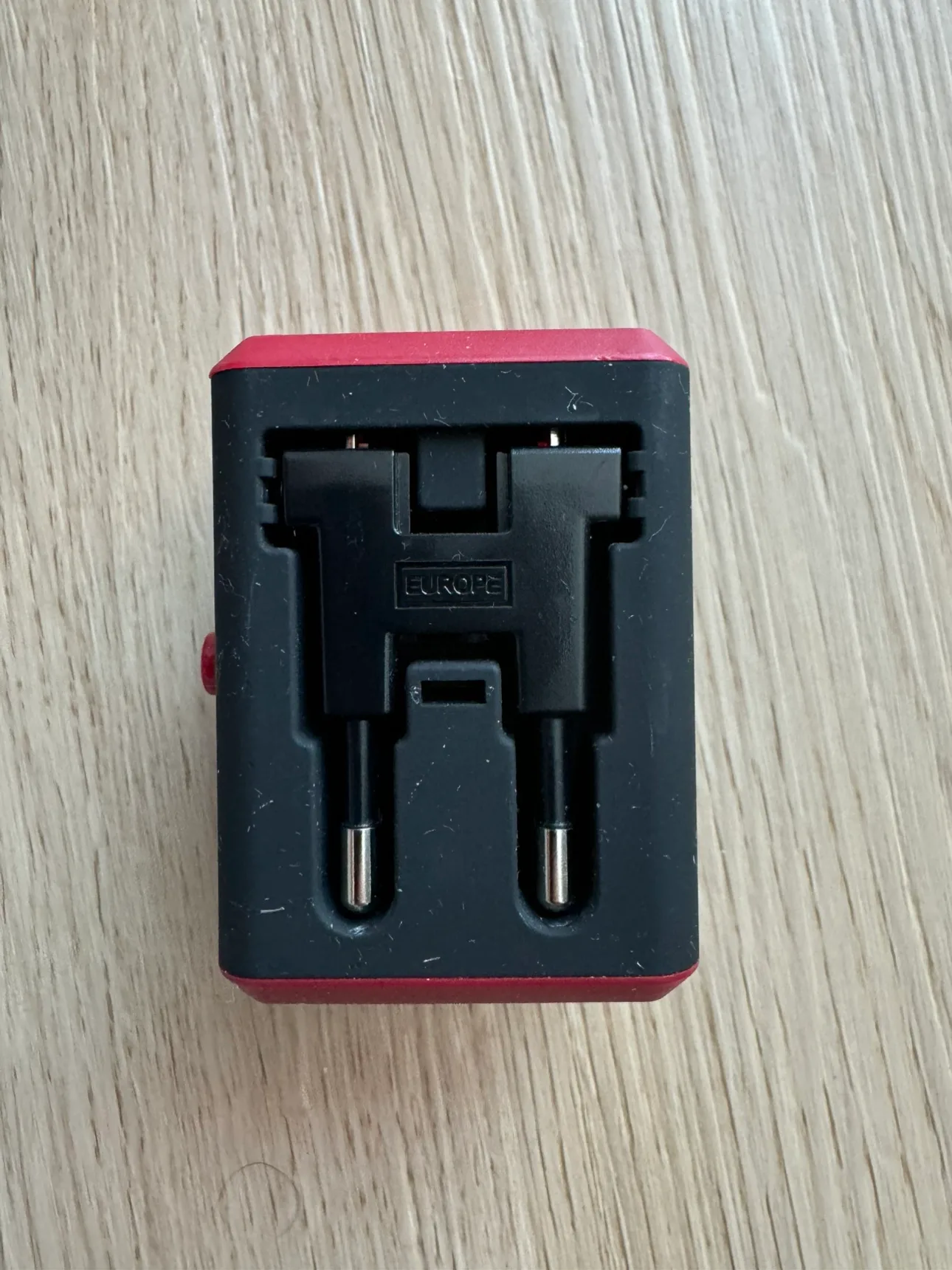 Samsonite Travel Power Adapter with USB image indicator(4)