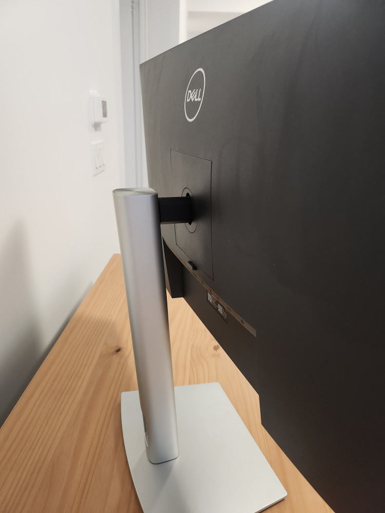 MOVING SALE - Dell 27" 4K USB - C Hub Monitor - photo 3