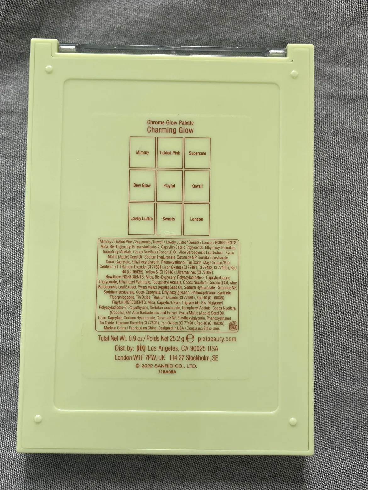 Pixi x Hello Kitty Eyeshadow Palette image indicator(4)