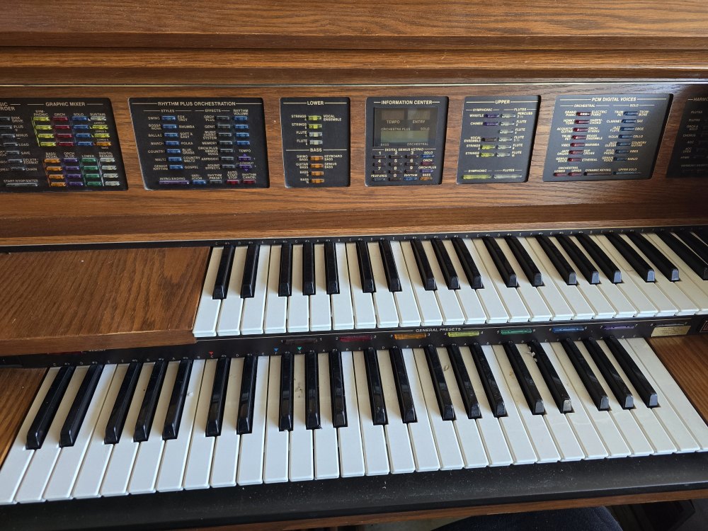 Lowrey Organ - photo 2