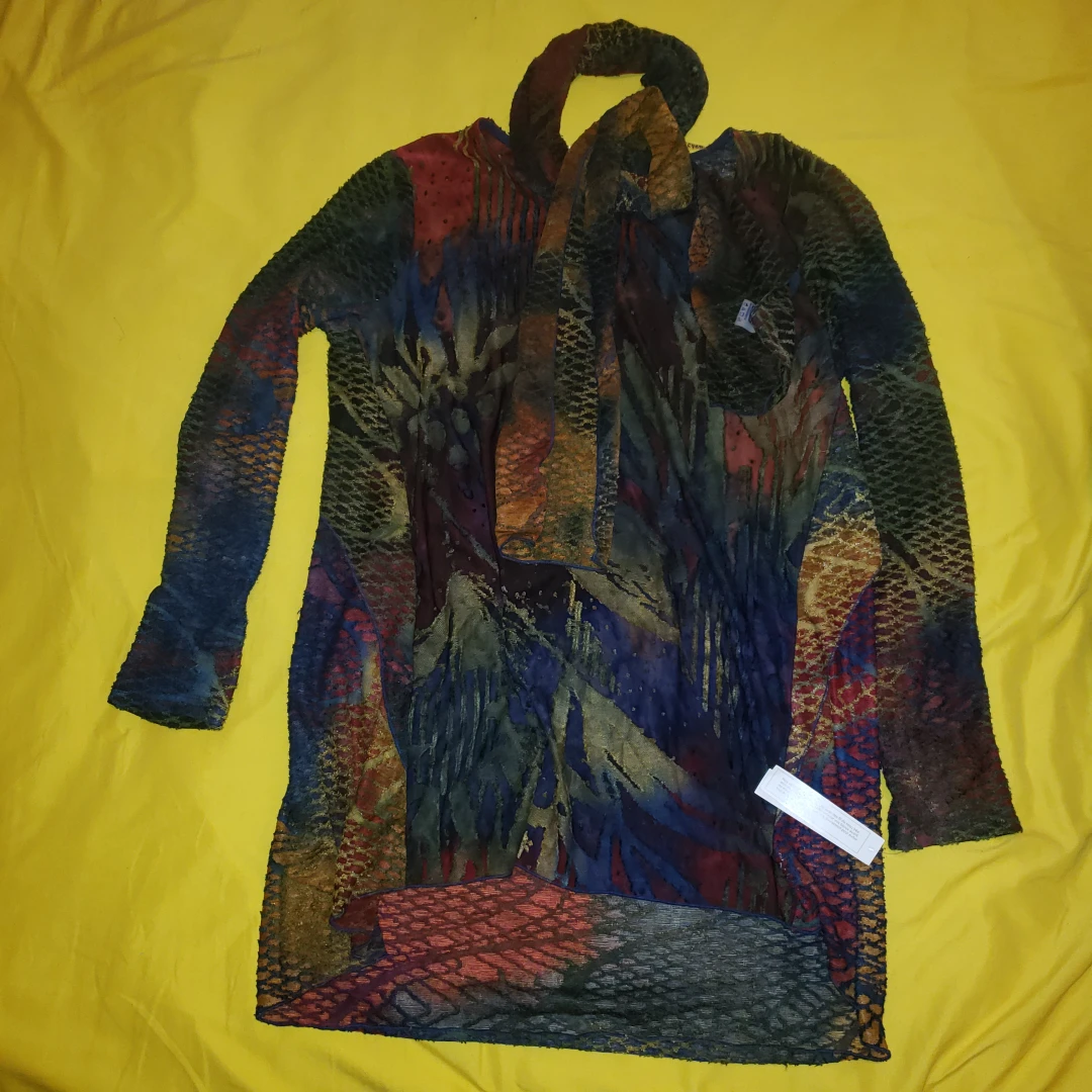 Peter Nygard Women's Long Sleeve Top with scarf 🧡