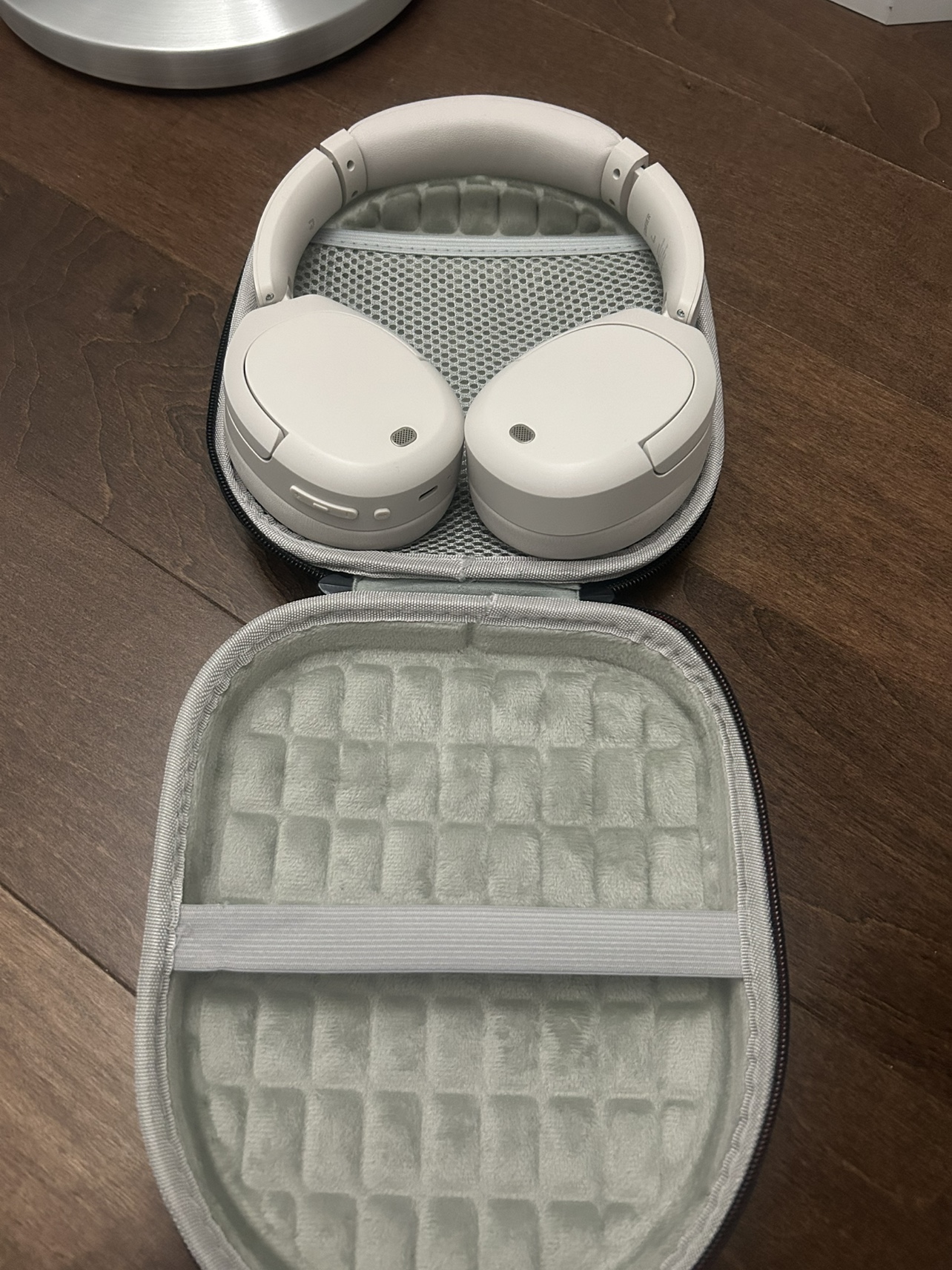 Wireless Noise Cancelling Headphones with the case - photo 3