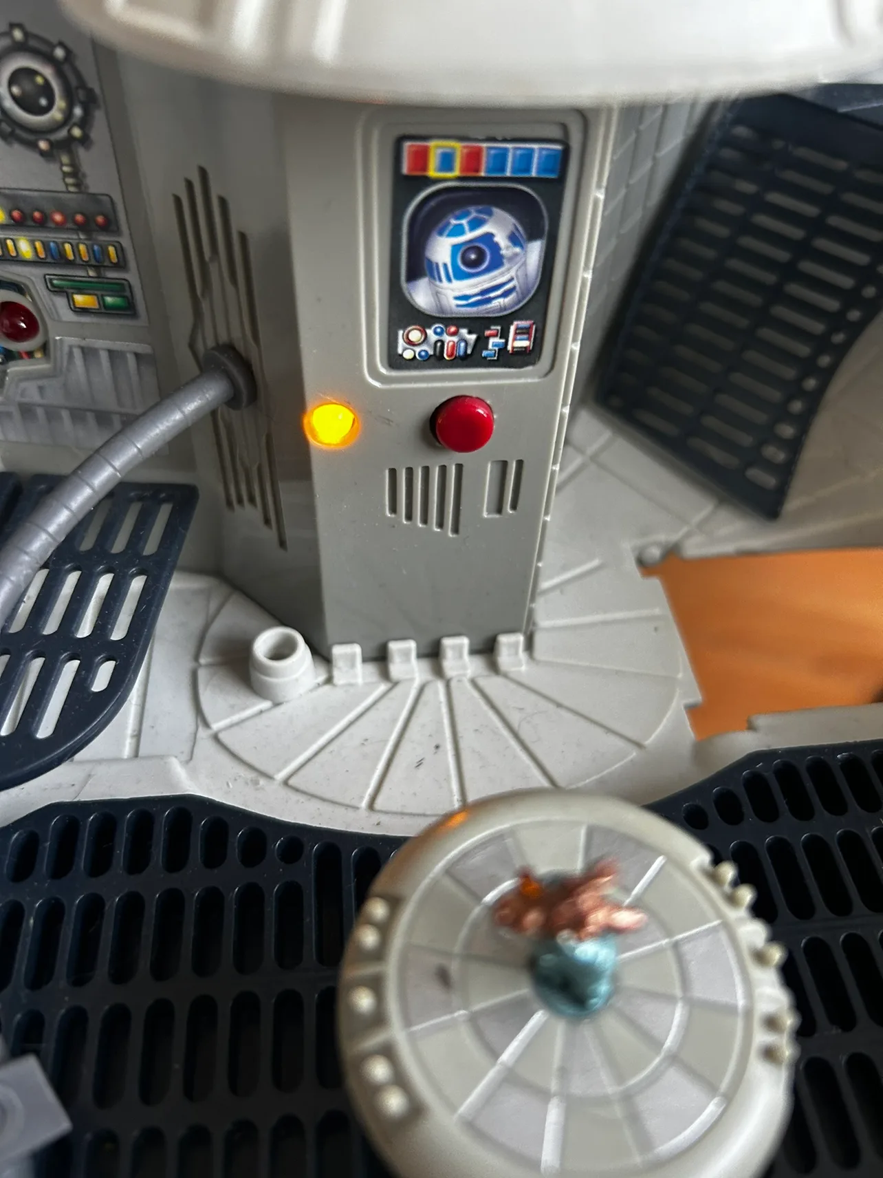 Vintage 2001 Star Wars Hasbro Millennium Falcon Collectible Toy image indicator(7)