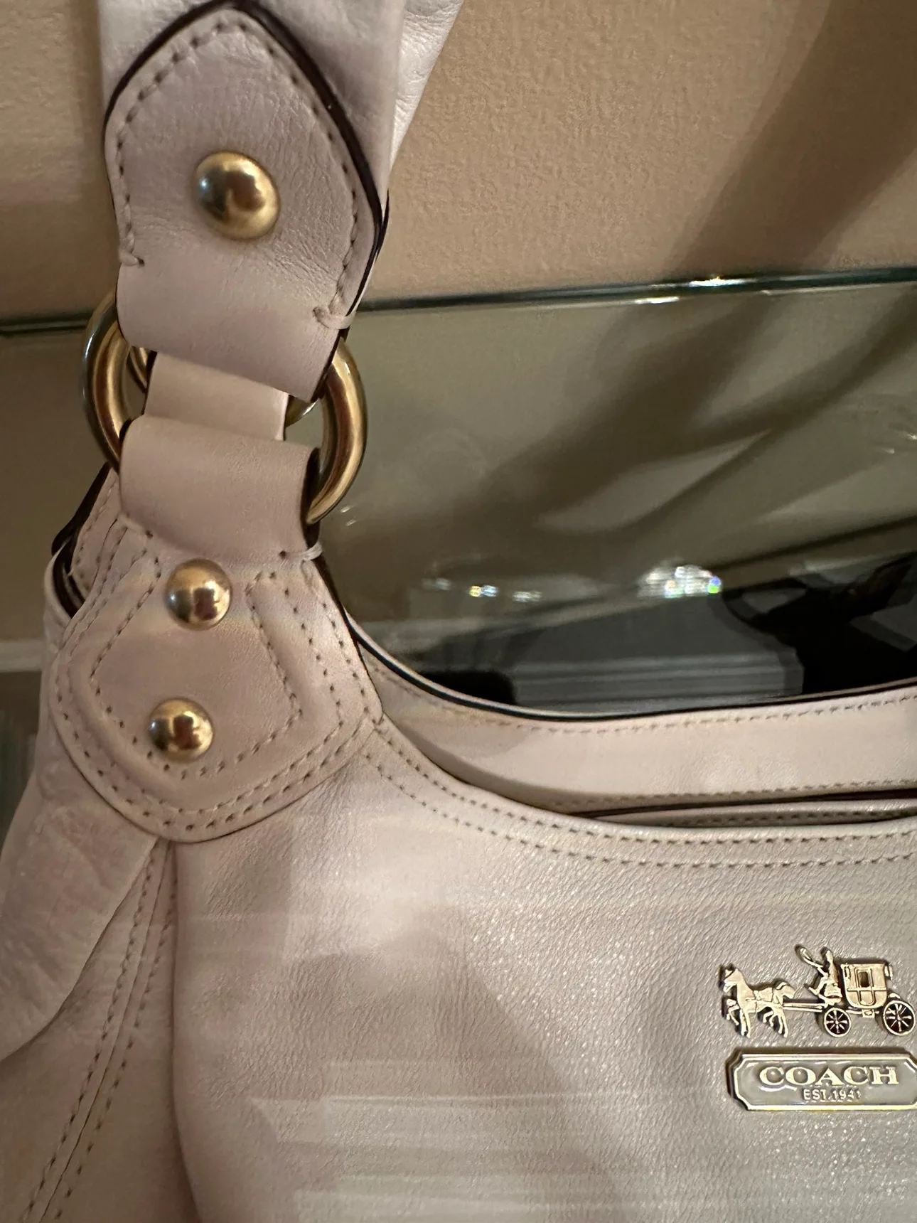 Coach White Leather Bag image indicator(2)