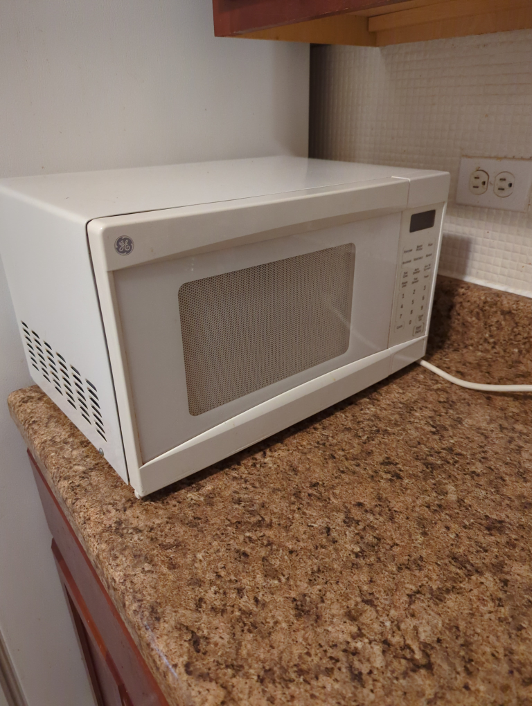 GE Microwave, Urgent sell