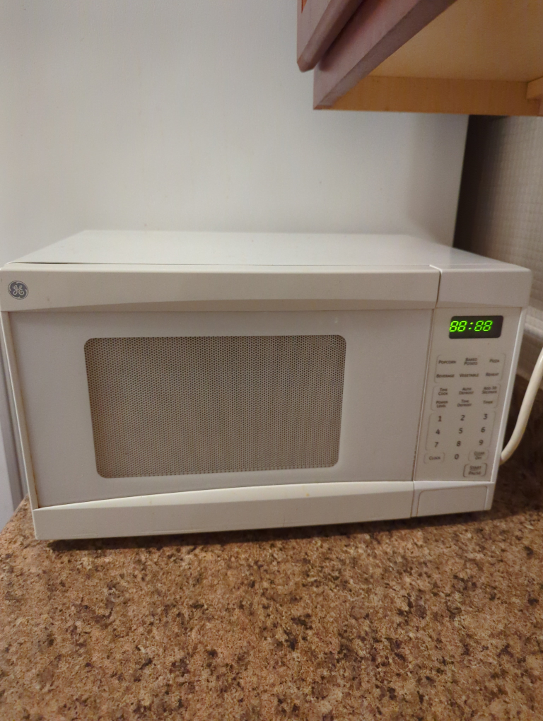 GE Microwave, Urgent sell - photo 2