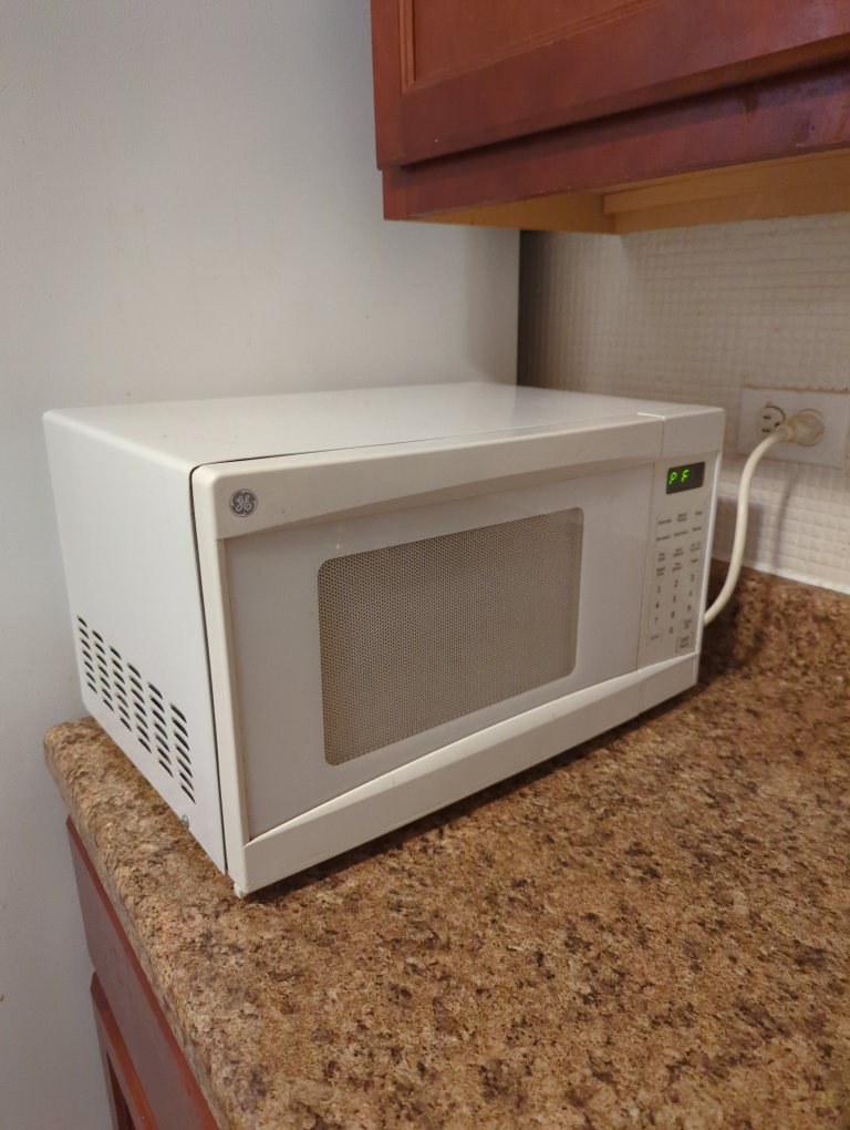 GE Microwave, Urgent sell - photo 4