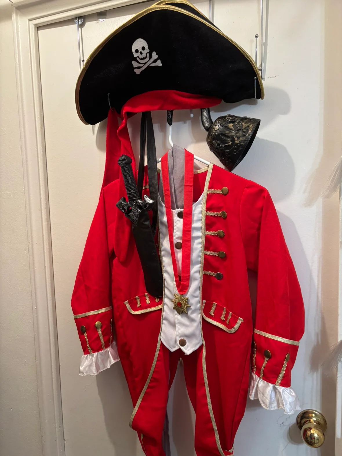 Pirate Captain Costume. thumbnail