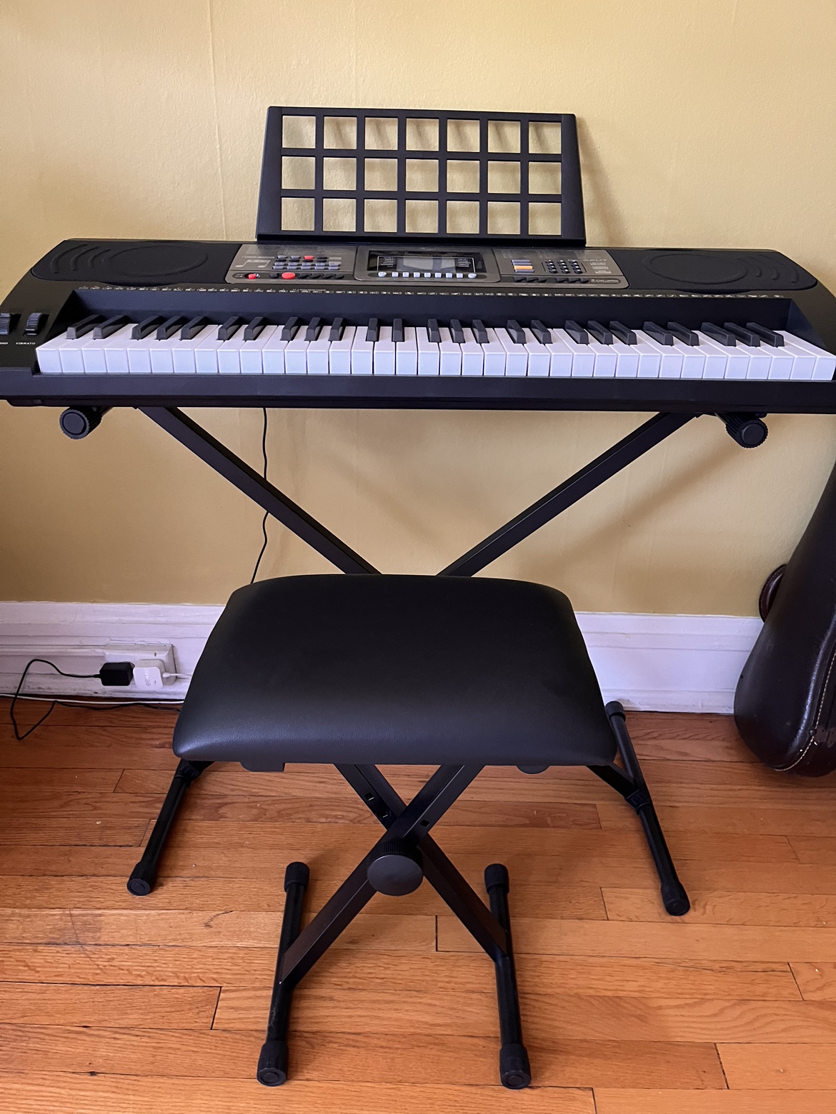 KL92UT Joy 61 Keyboard with headphones, stand and stool