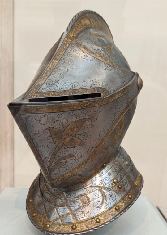 🧡Ornamental Helmet