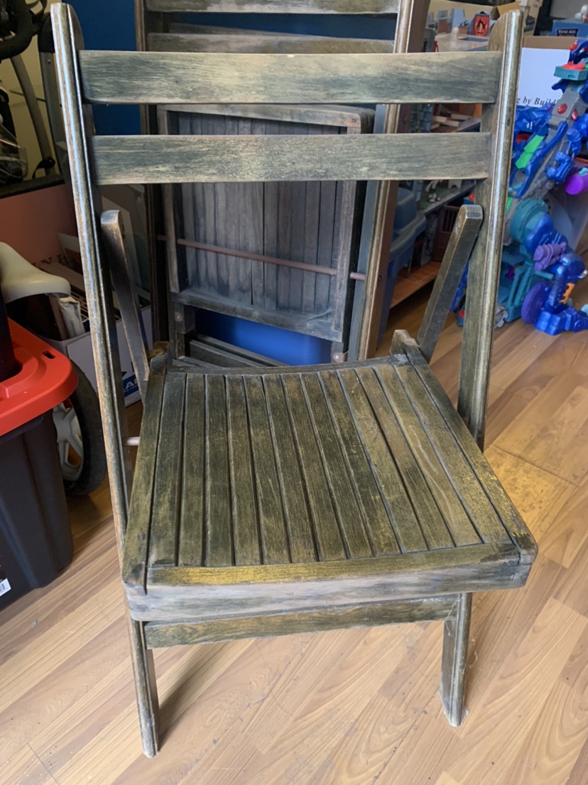 Wooden folding chairs x5