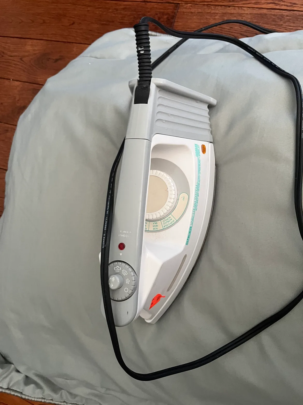 Singer Steam Iron thumbnail