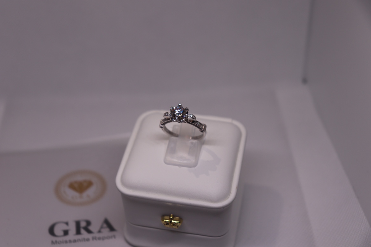 1.0-carat Moissanite  Engagement Ring - photo 4