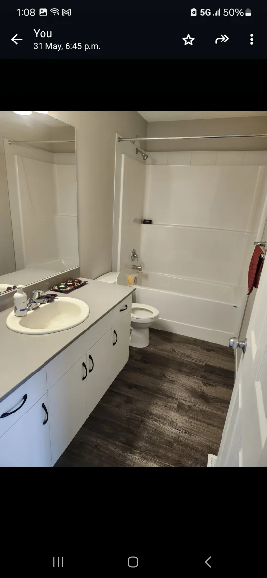 One private room is available for rent image indicator(4)