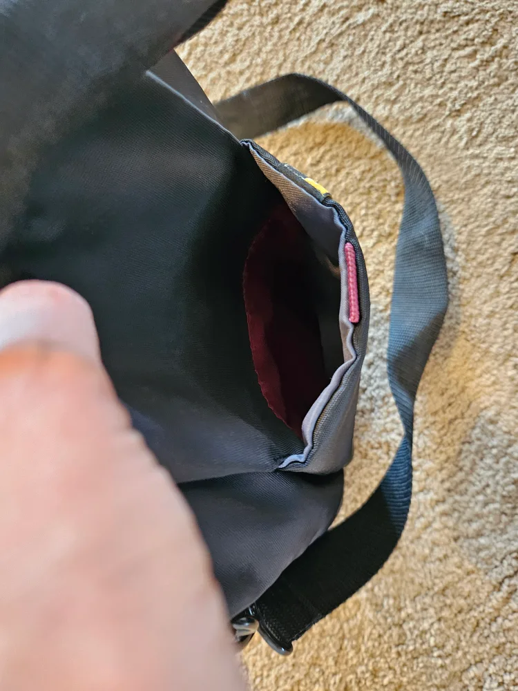 Black Case Logic Tablet or Laptop Bag image indicator(6)