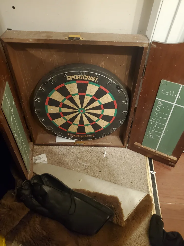 Wooden Dartboard Cabinet image indicator(3)