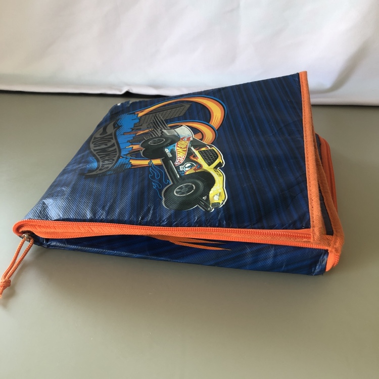 HotWheels bin unzips to use as track/road 🧡 - photo 3