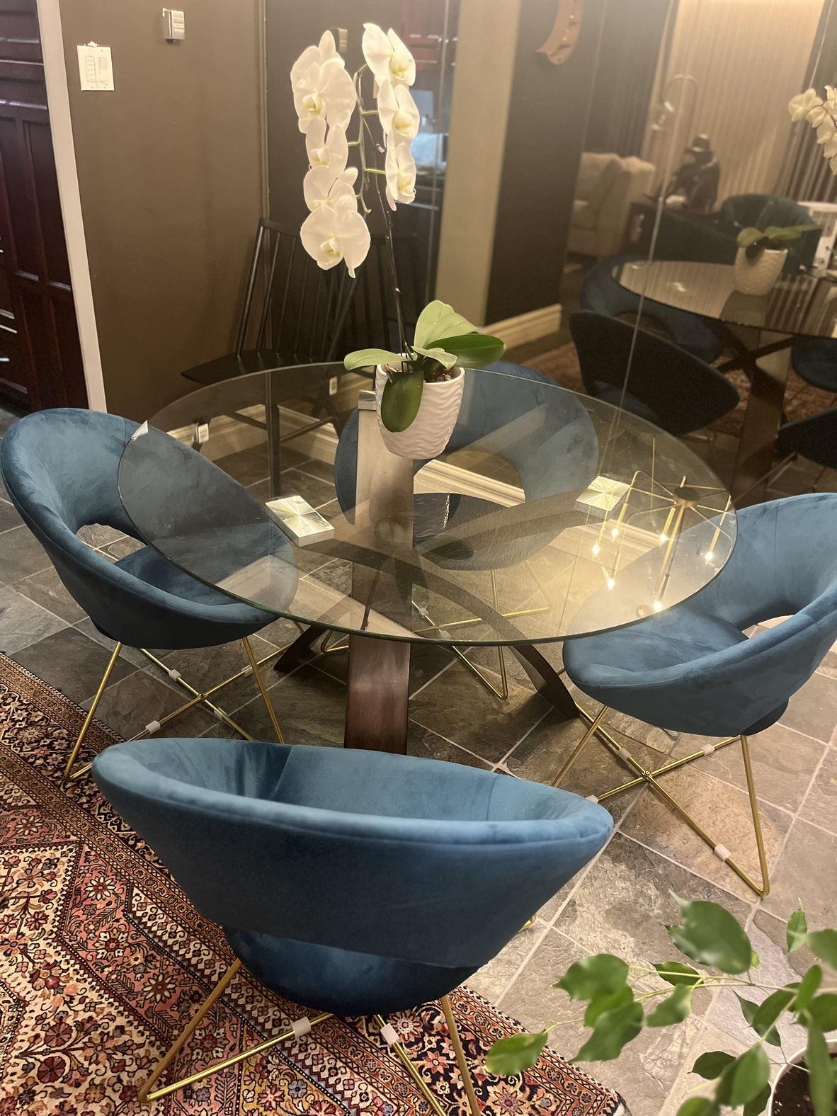 4 Blue Chairs - photo 2