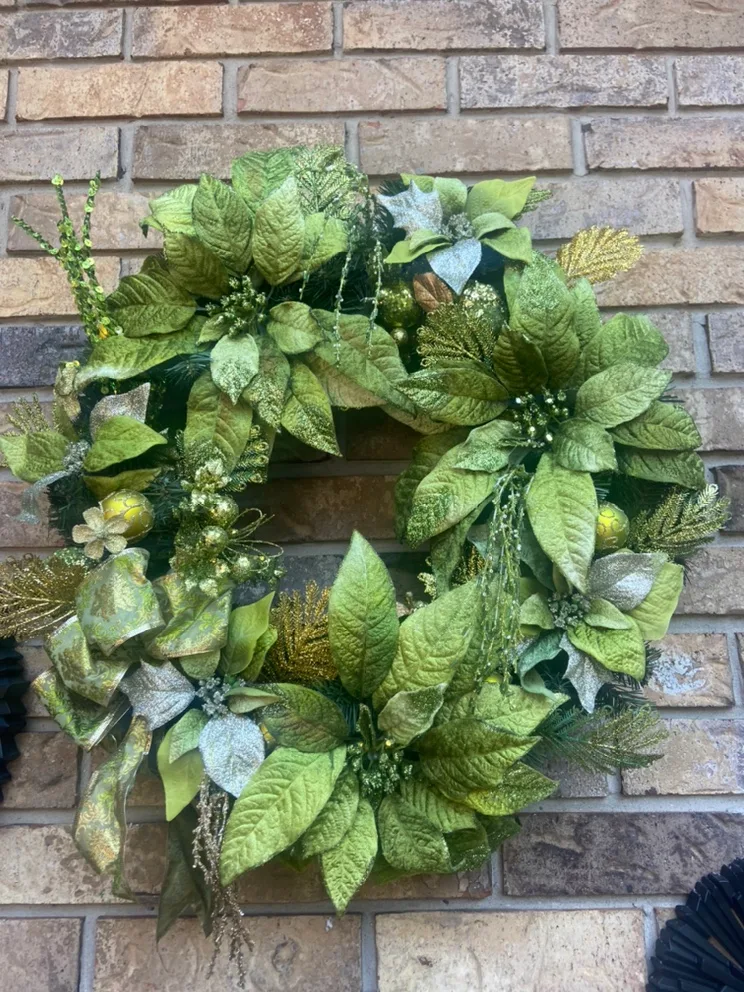 Green Christmas Wreath image indicator(2)
