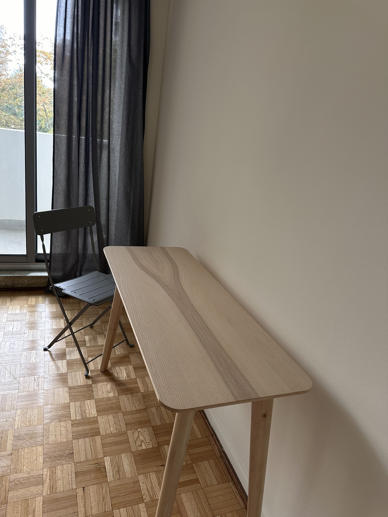 Table / Desk / IKEA / Small wooden table - photo 4