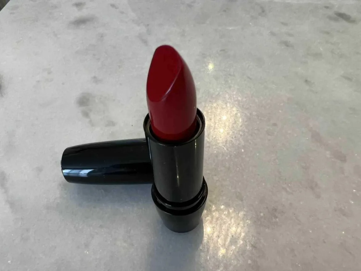 BRAND NEW LANCÔME LIPSTICK-Red  Colour: 181 Red Stiletto image indicator(4)