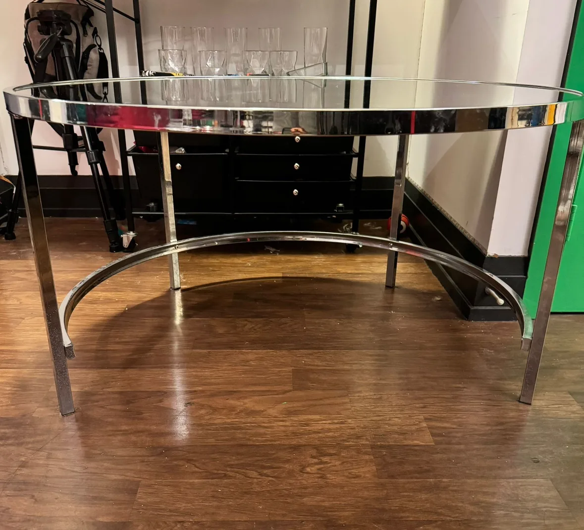 Mirrored Round Table thumbnail