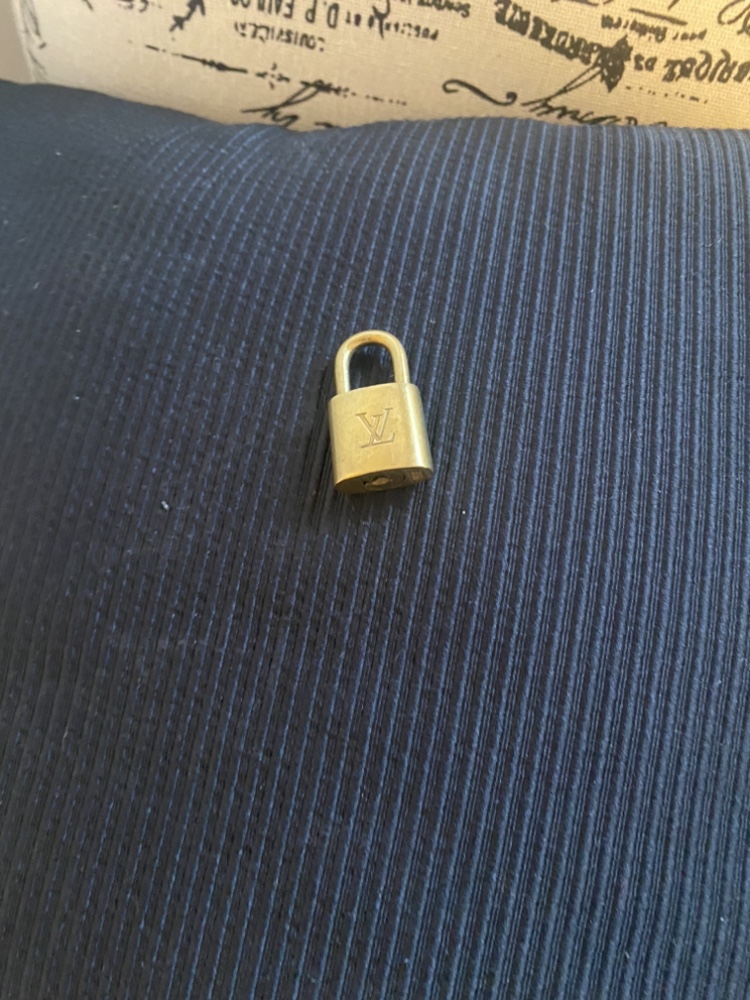 Louis Vuitton Lock - photo 3