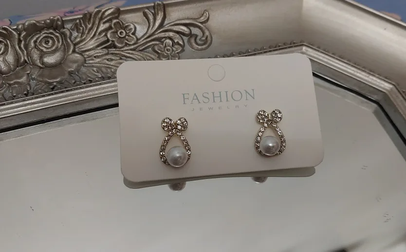 🧡BNIB stunningly beautiful stud earrings 🧡 image indicator(3)