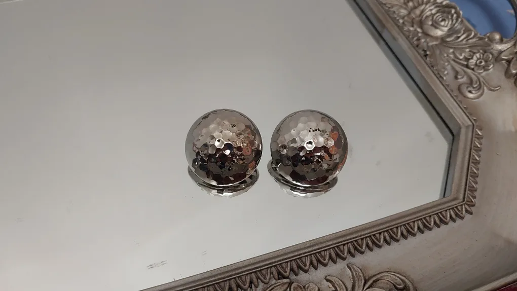 🧡BNIB stunningly beautiful stud earrings 🧡 image indicator(6)