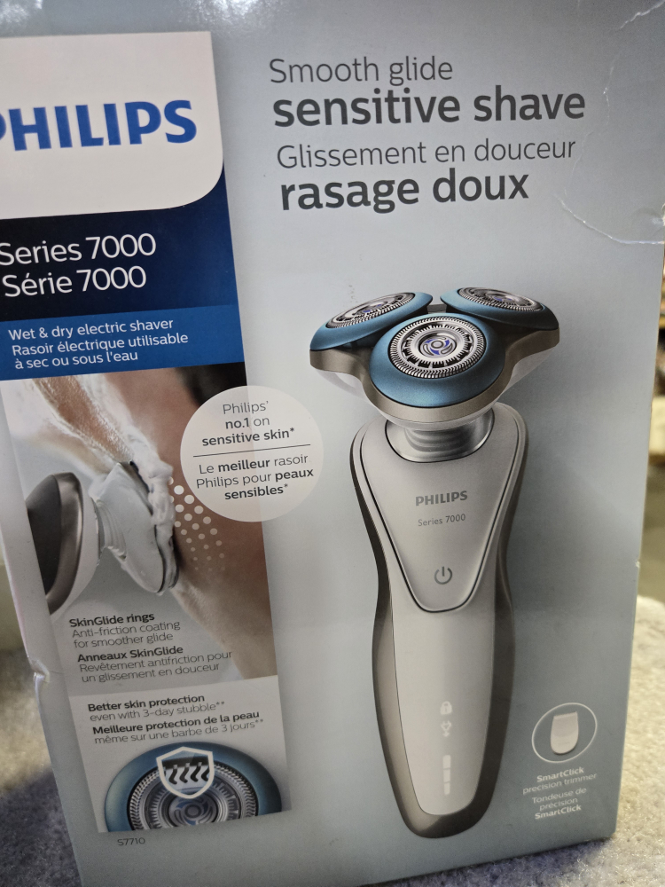 Phillips electric shaver for man